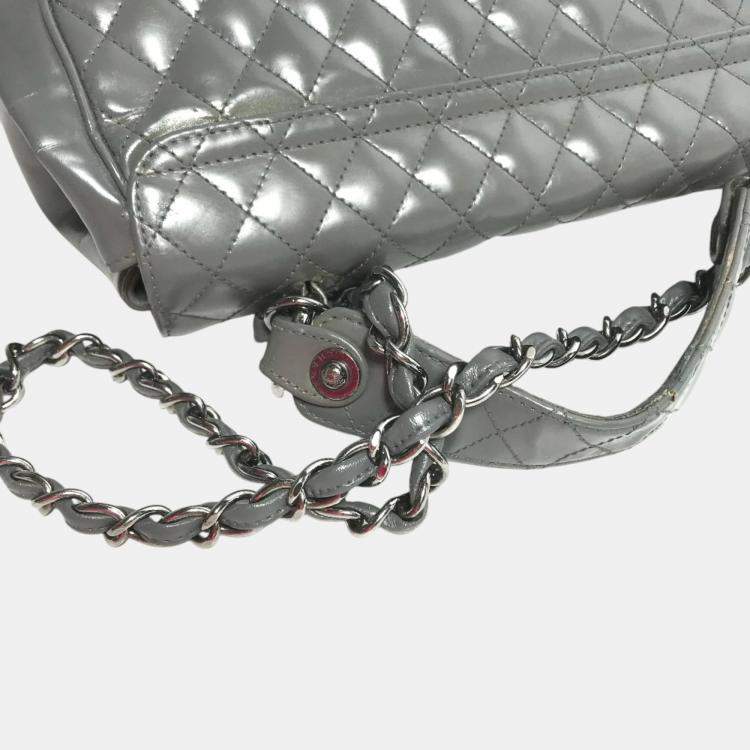Pre Owned Chanel gray Chain shoulder bag