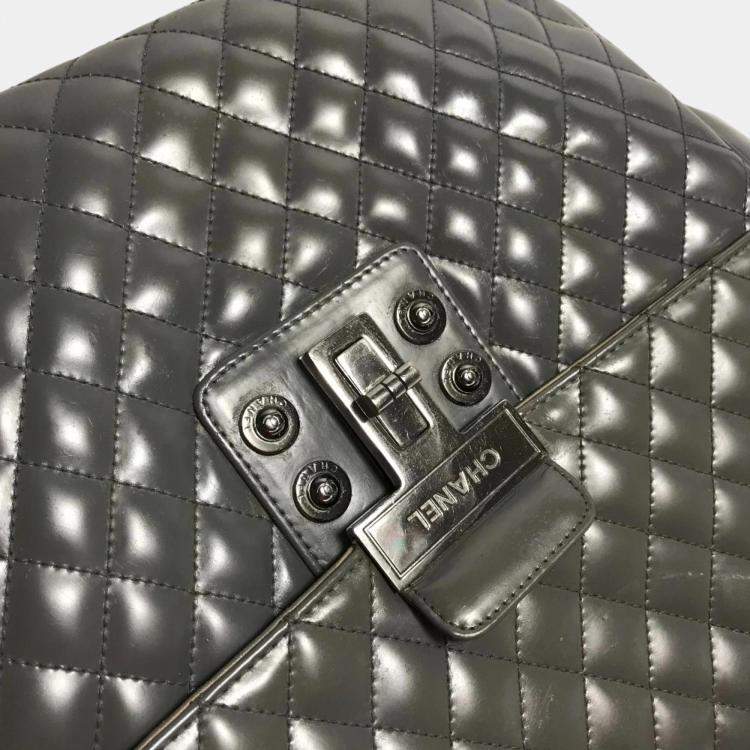 Pre Owned Chanel gray Chain shoulder bag