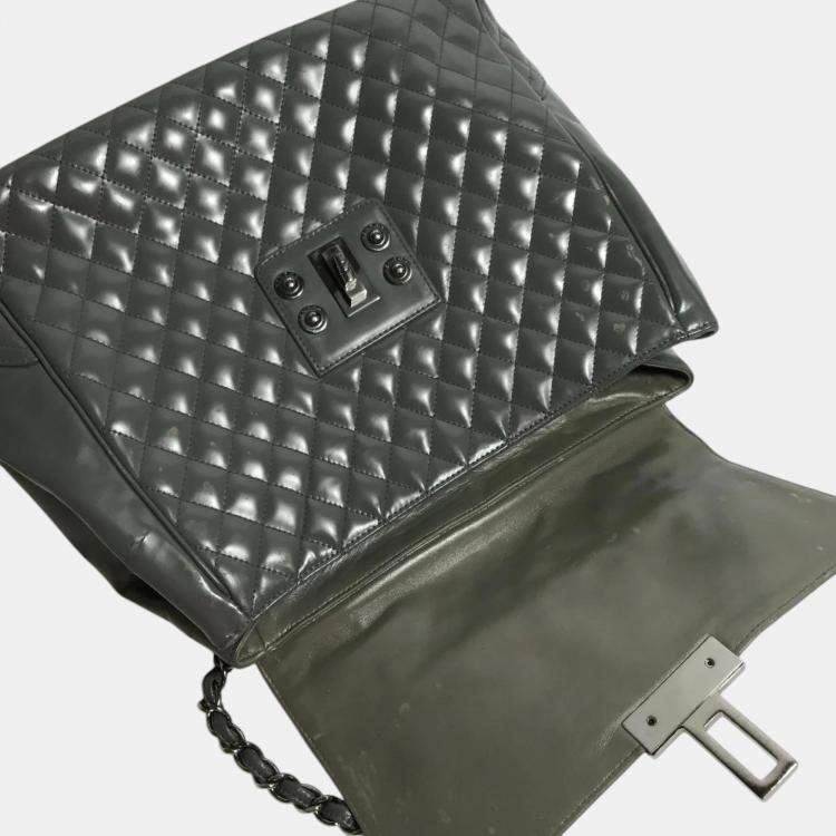 Pre Owned Chanel gray Chain shoulder bag