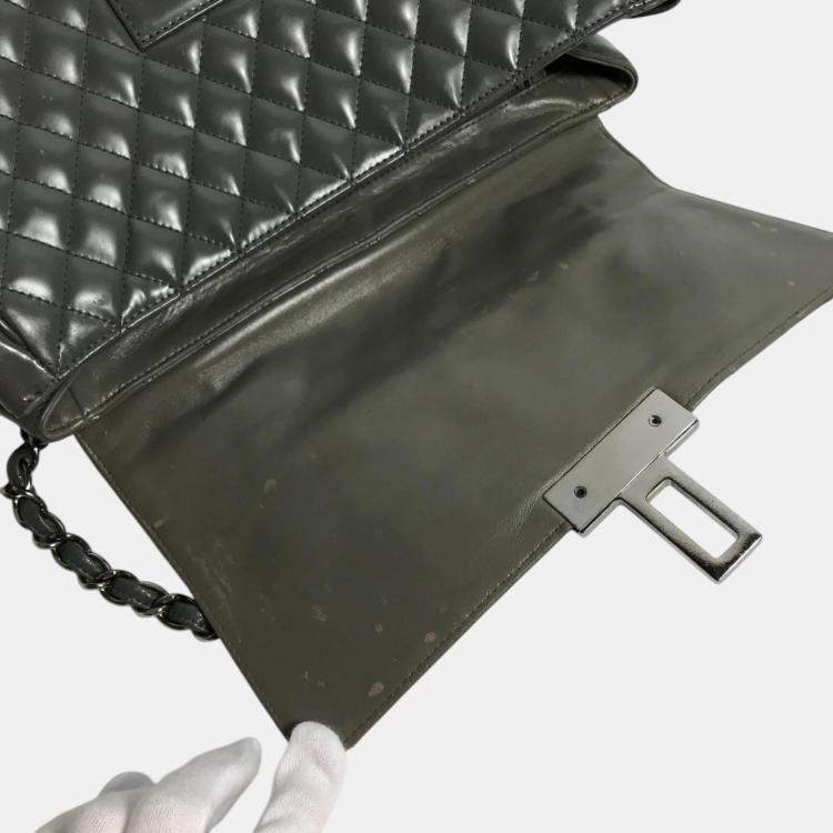 Pre Owned Chanel gray Chain shoulder bag