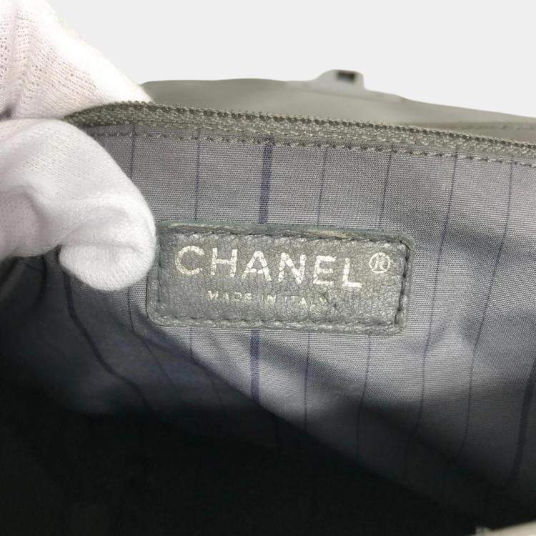 Pre Owned Chanel gray Chain shoulder bag
