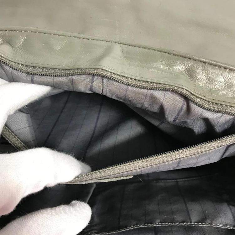 Pre Owned Chanel gray Chain shoulder bag