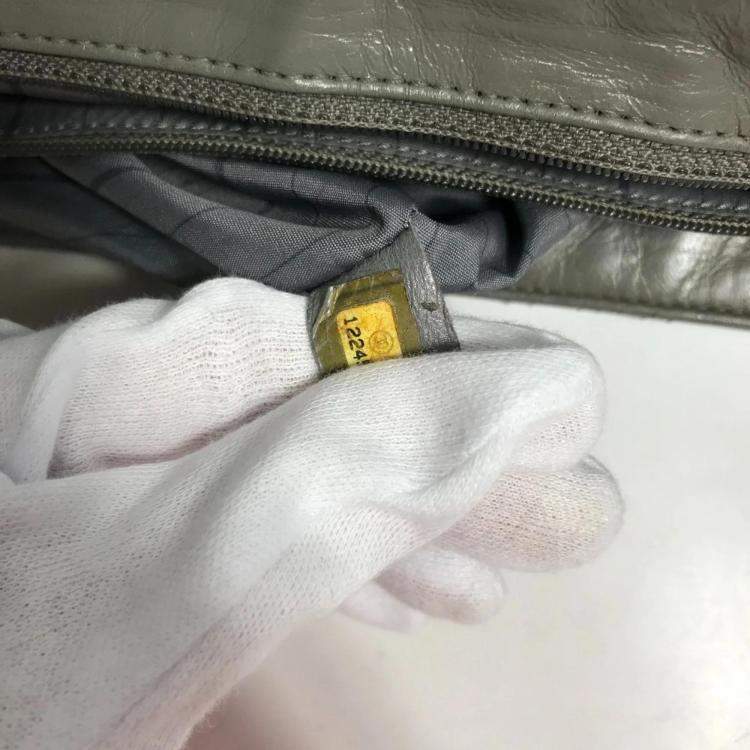 Pre Owned Chanel gray Chain shoulder bag