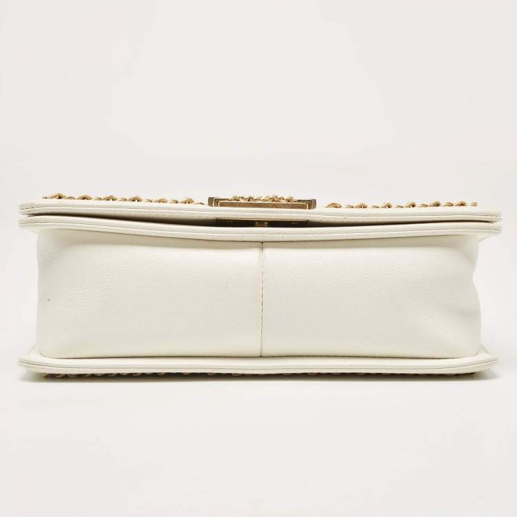 Pre Owned Chanel Off White Quilted Caviar Leather Medium Chain Around Boy Flap Bag