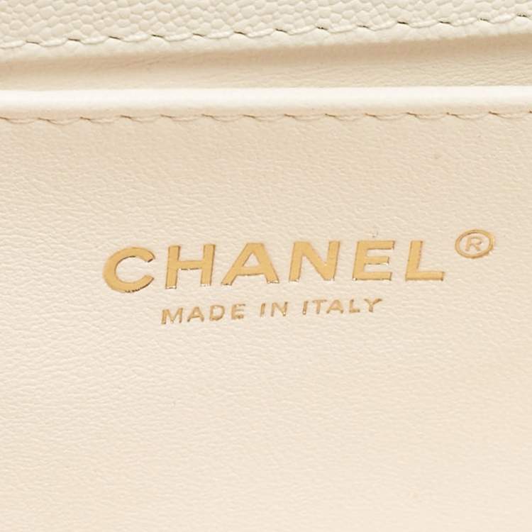 Pre Owned Chanel Off White Quilted Caviar Leather Medium Chain Around Boy Flap Bag