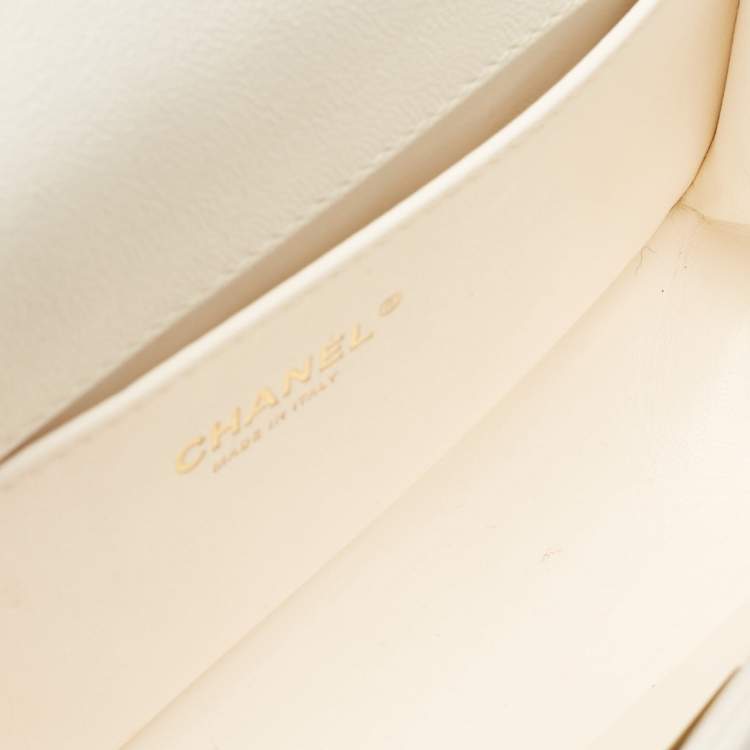 Pre Owned Chanel Off White Quilted Caviar Leather Medium Chain Around Boy Flap Bag