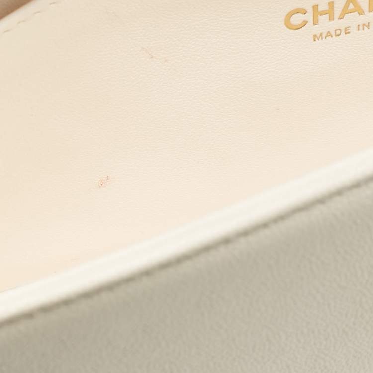 Pre Owned Chanel Off White Quilted Caviar Leather Medium Chain Around Boy Flap Bag