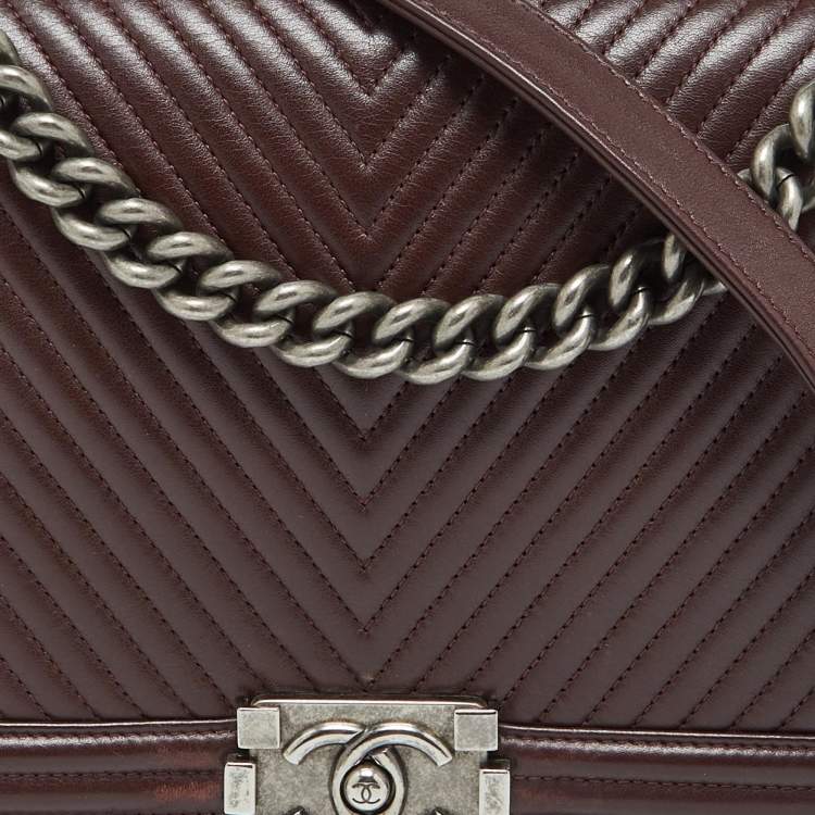 Pre Owned Chanel Burgundy Chevron Quilted Leather New Medium Boy Flap Bag