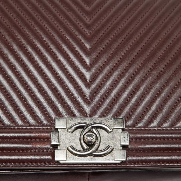 Pre Owned Chanel Burgundy Chevron Quilted Leather New Medium Boy Flap Bag