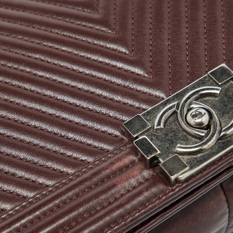 Pre Owned Chanel Burgundy Chevron Quilted Leather New Medium Boy Flap Bag
