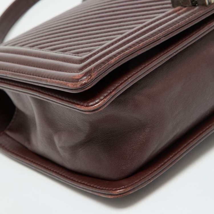 Pre Owned Chanel Burgundy Chevron Quilted Leather New Medium Boy Flap Bag
