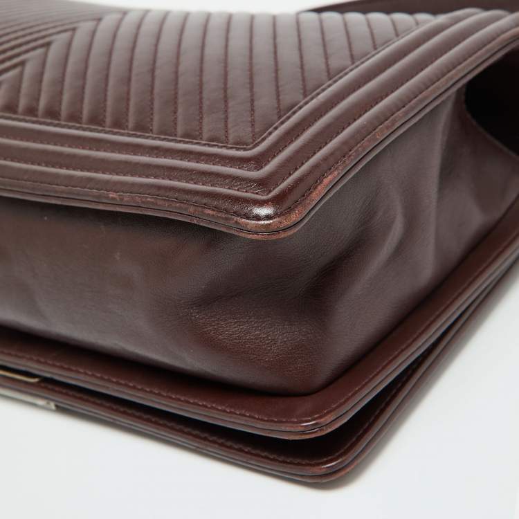 Pre Owned Chanel Burgundy Chevron Quilted Leather New Medium Boy Flap Bag