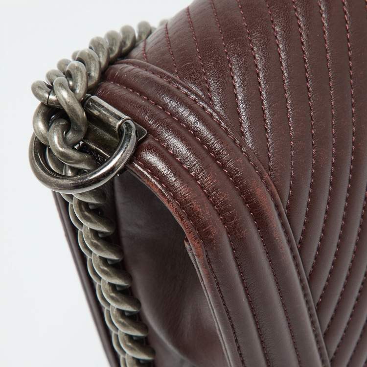 Pre Owned Chanel Burgundy Chevron Quilted Leather New Medium Boy Flap Bag