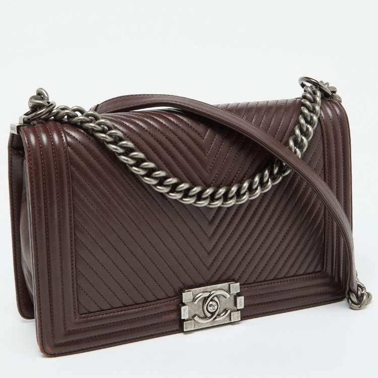 Pre Owned Chanel Burgundy Chevron Quilted Leather New Medium Boy Flap Bag