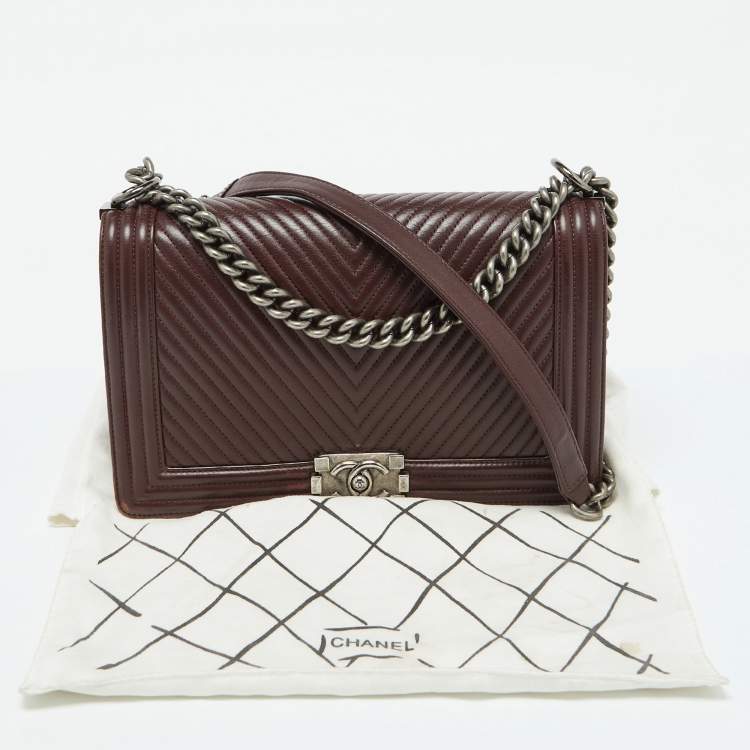 Pre Owned Chanel Burgundy Chevron Quilted Leather New Medium Boy Flap Bag