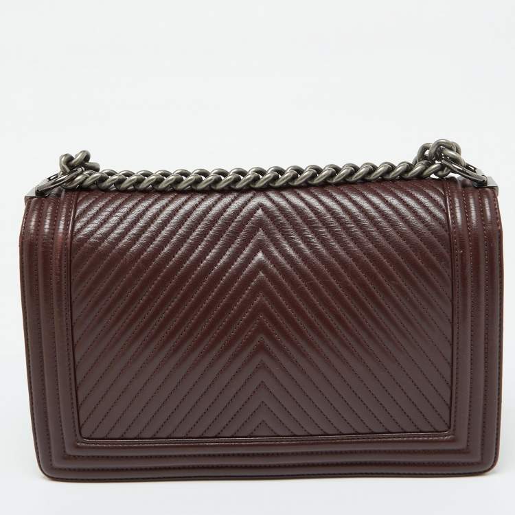 Pre Owned Chanel Burgundy Chevron Quilted Leather New Medium Boy Flap Bag