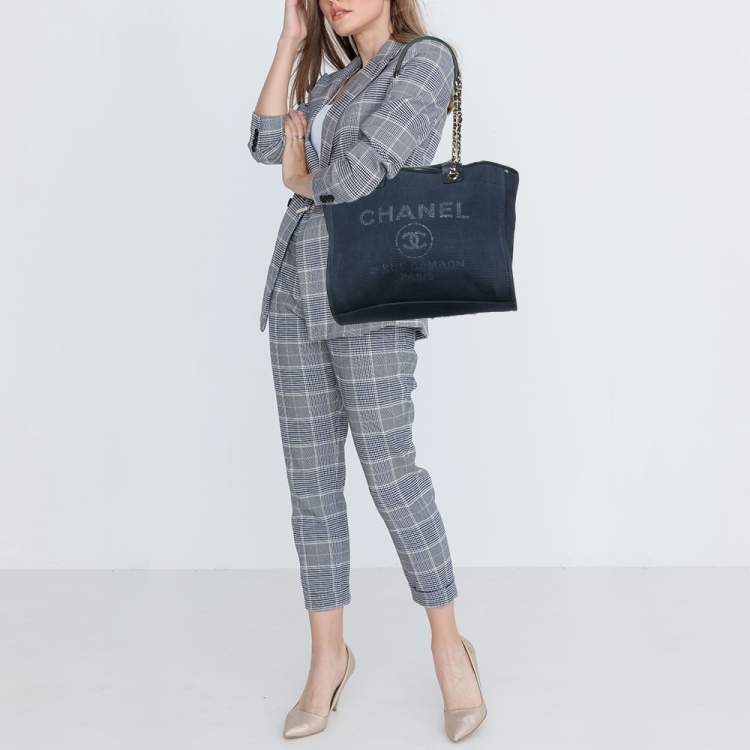 Pre Owned Chanel Navy Blue Canvas Medium Deauville Shopper Tote