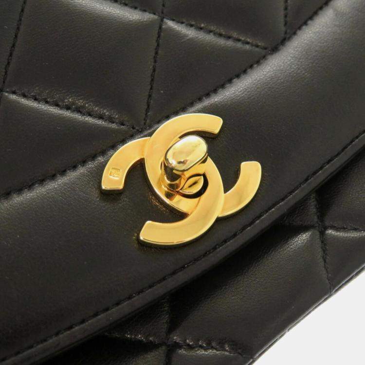 Pre Owned Chanel Black Lambskin Diana 25 Medium Mattelasse Shoulder Bag