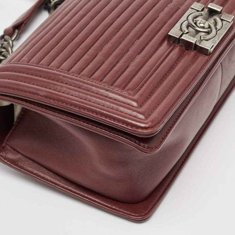 Pre Owned Chanel Burgundy Horizontal Quilted Leather Medium Boy Flap Bag