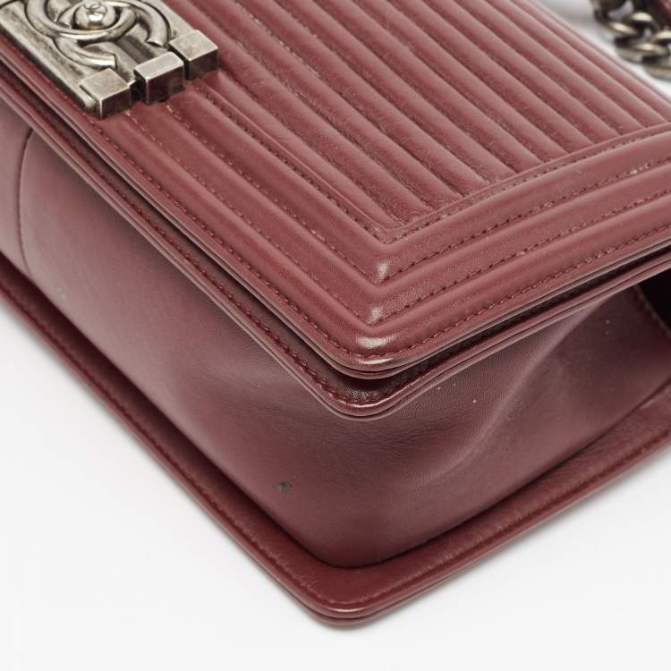 Pre Owned Chanel Burgundy Horizontal Quilted Leather Medium Boy Flap Bag