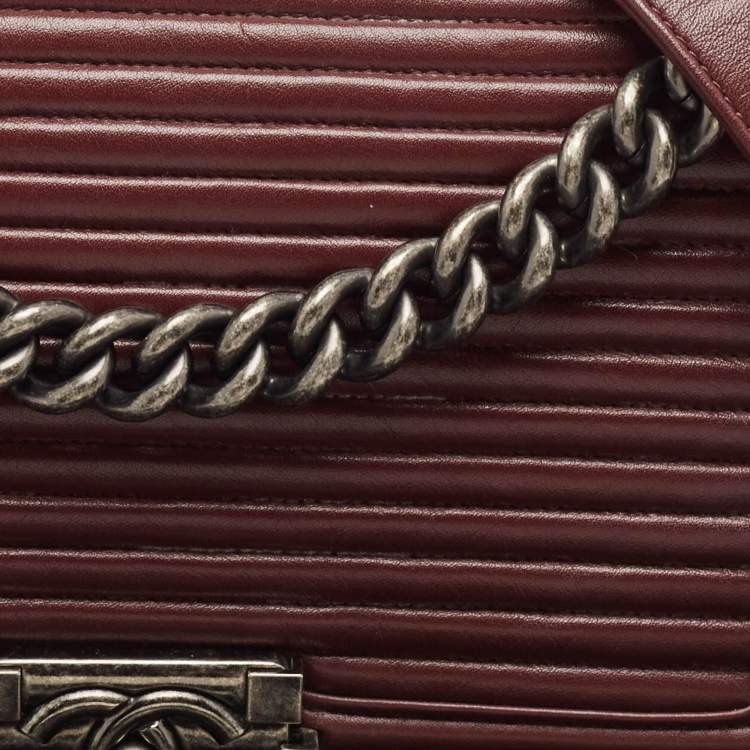 Pre Owned Chanel Burgundy Horizontal Quilted Leather Medium Boy Flap Bag