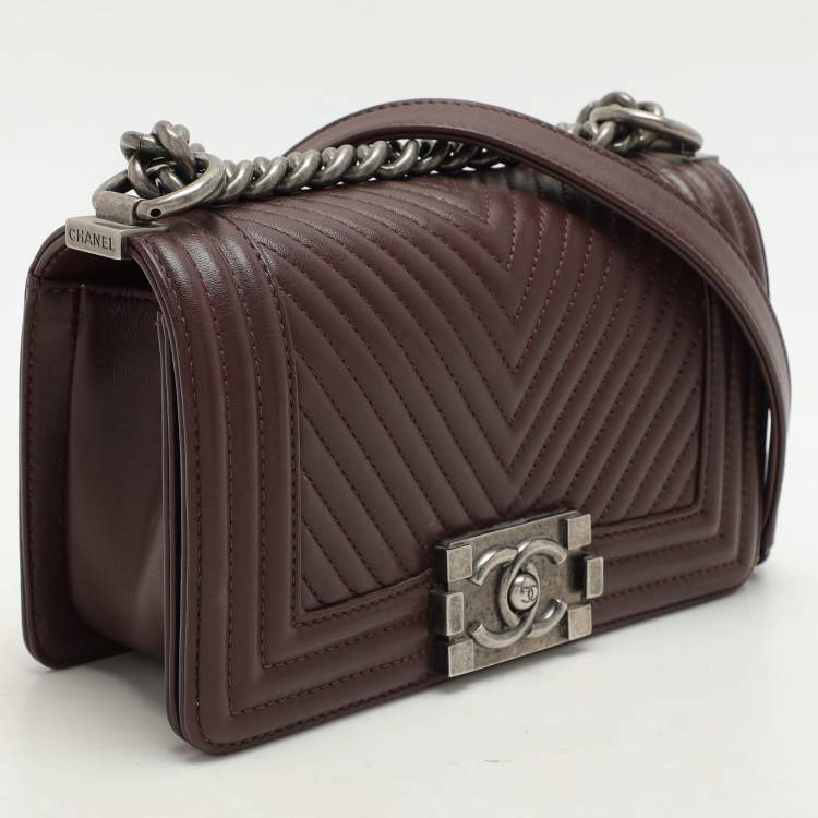 Pre Owned Chanel Burgundy Chevron Leather Small Boy Flap Bag