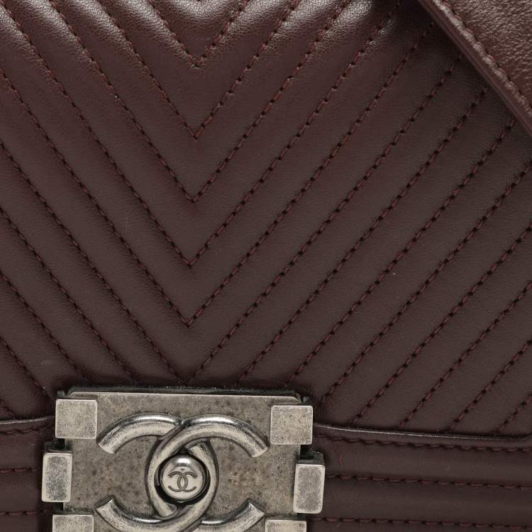 Pre Owned Chanel Burgundy Chevron Leather Small Boy Flap Bag