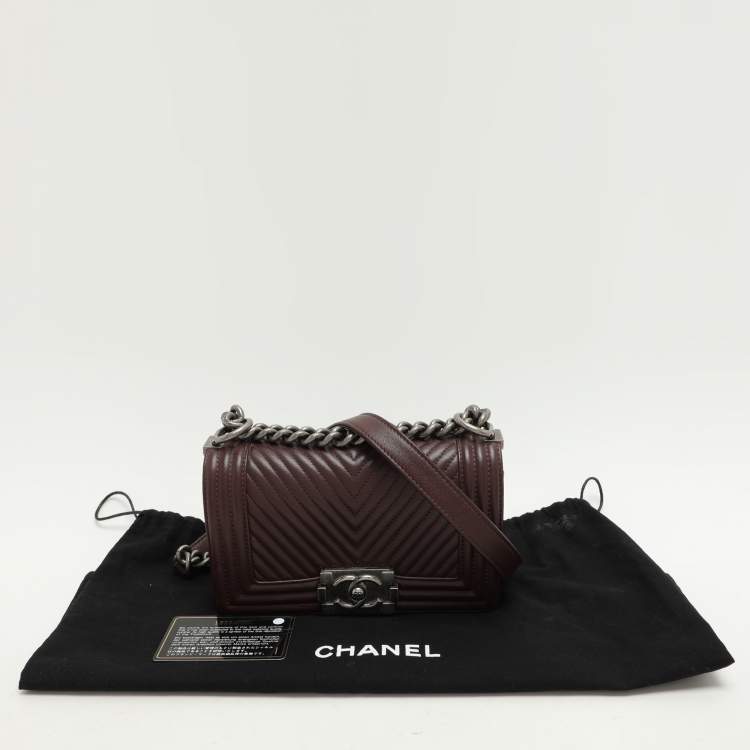 Pre Owned Chanel Burgundy Chevron Leather Small Boy Flap Bag