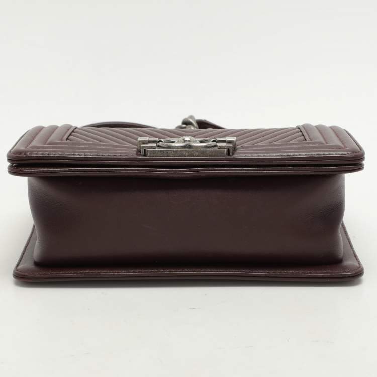 Pre Owned Chanel Burgundy Chevron Leather Small Boy Flap Bag