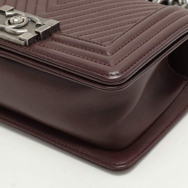 Pre Owned Chanel Burgundy Chevron Leather Small Boy Flap Bag