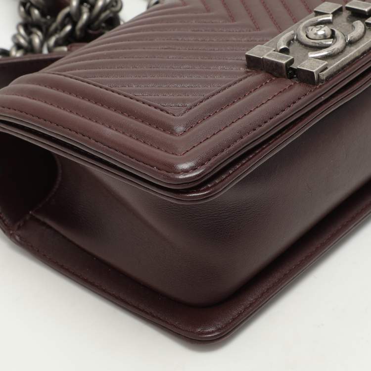 Pre Owned Chanel Burgundy Chevron Leather Small Boy Flap Bag