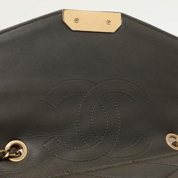 Pre Owned Chanel Green Chevron Quilted Leather Gabrielle Flap Bag