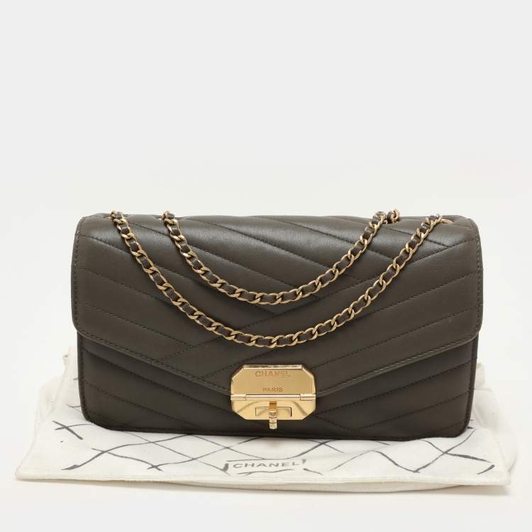 Pre Owned Chanel Green Chevron Quilted Leather Gabrielle Flap Bag