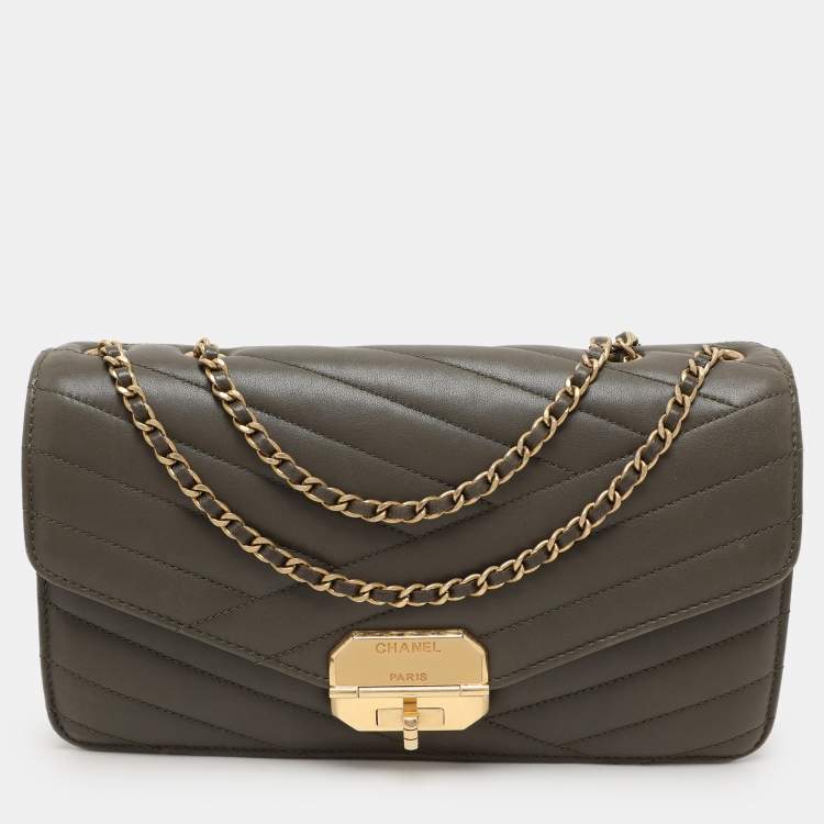 Pre Owned Chanel Green Chevron Quilted Leather Gabrielle Flap Bag