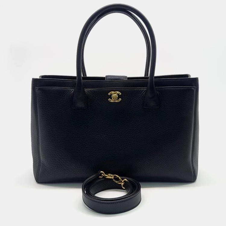 مملوكة مسبقًا Chanel Black Leather Surf Grand Bag