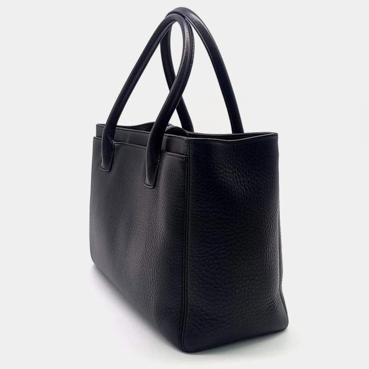 مملوكة مسبقًا Chanel Black Leather Surf Grand Bag