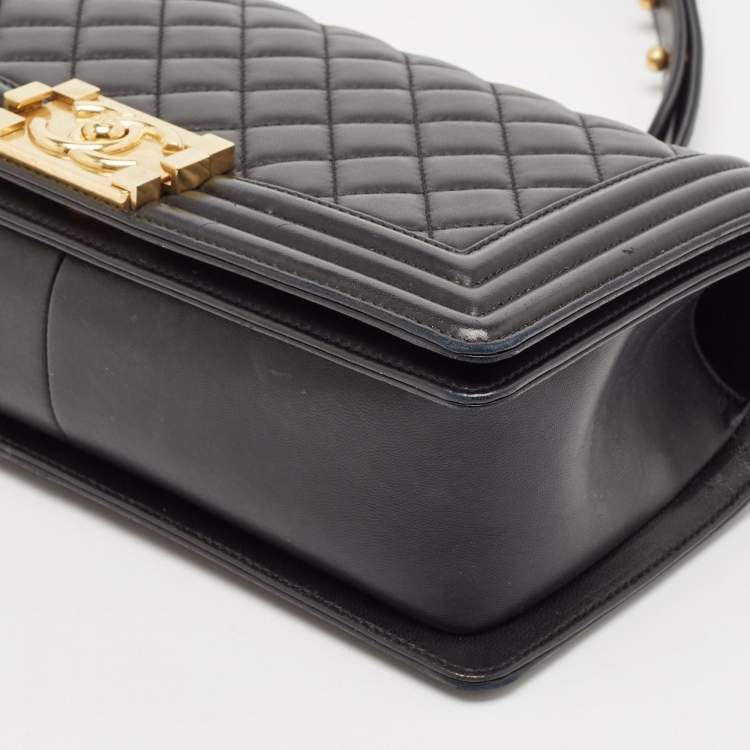 Pre Owned Chanel Black Quilted Leather Medium Boy Flap Bag