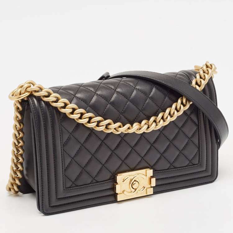 Pre Owned Chanel Black Quilted Leather Medium Boy Flap Bag