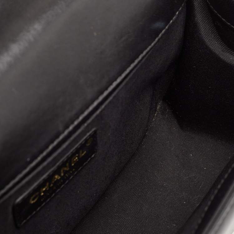 Pre Owned Chanel Black Quilted Leather Medium Boy Flap Bag