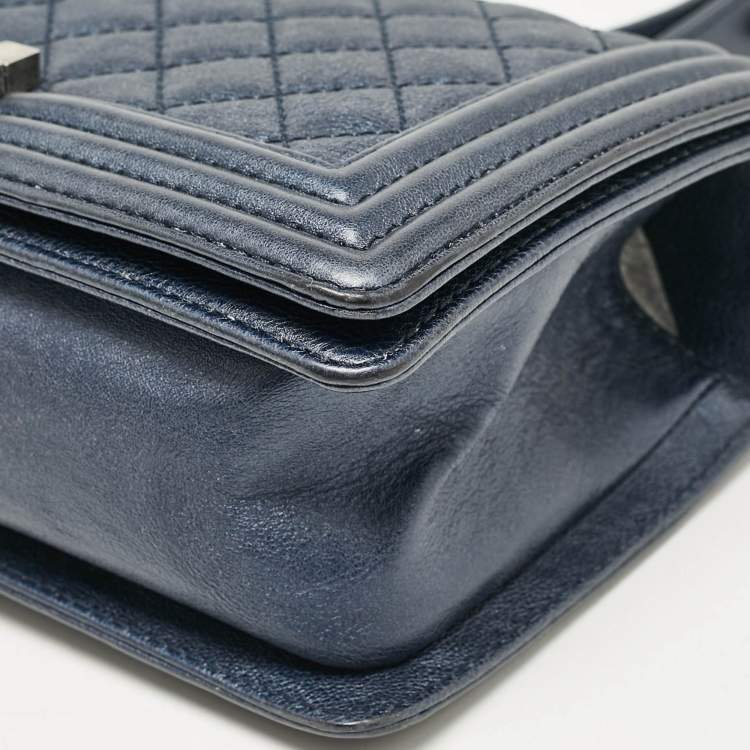 Pre Owned Chanel Navy Blue Quilted Leather Medium Boy Flap Bag
