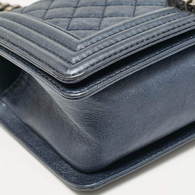 Pre Owned Chanel Navy Blue Quilted Leather Medium Boy Flap Bag