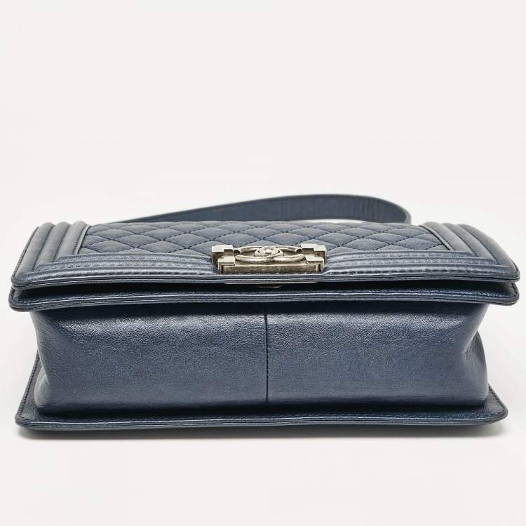 Pre Owned Chanel Navy Blue Quilted Leather Medium Boy Flap Bag