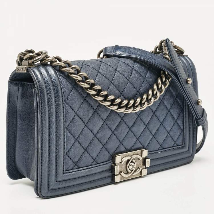 Pre Owned Chanel Navy Blue Quilted Leather Medium Boy Flap Bag