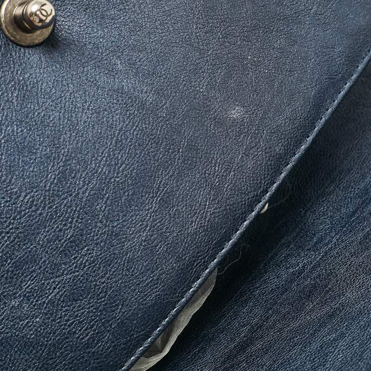 Pre Owned Chanel Navy Blue Quilted Leather Medium Boy Flap Bag