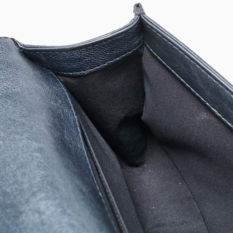 Pre Owned Chanel Navy Blue Quilted Leather Medium Boy Flap Bag