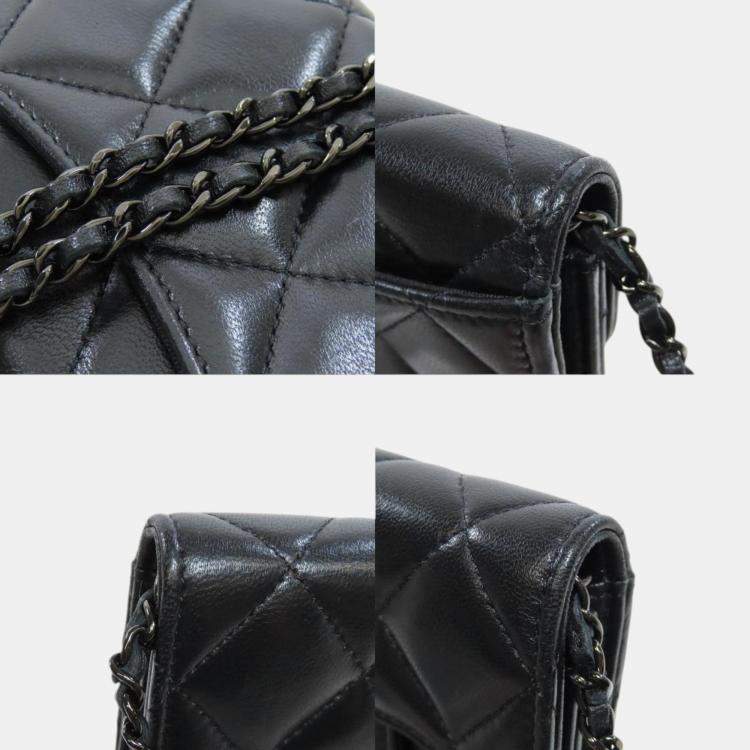 Pre Owned Chanel Black Lambskin Leather Chain Bi-Fold Wallet