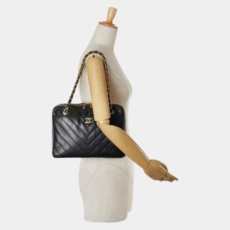 Pre Owned Chanel Black Lambskin Leather V-Stitch Chain Shoulder Bag