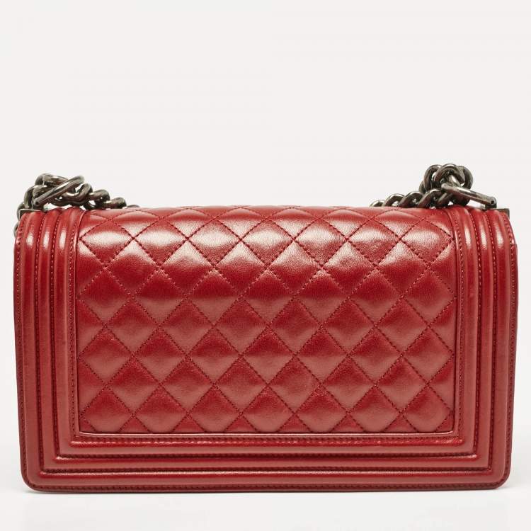Pre Owned Chanel Red Quilted Leather Medium Boy Flap Bag