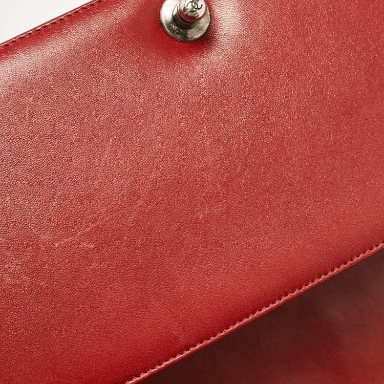 Pre Owned Chanel Red Quilted Leather Medium Boy Flap Bag