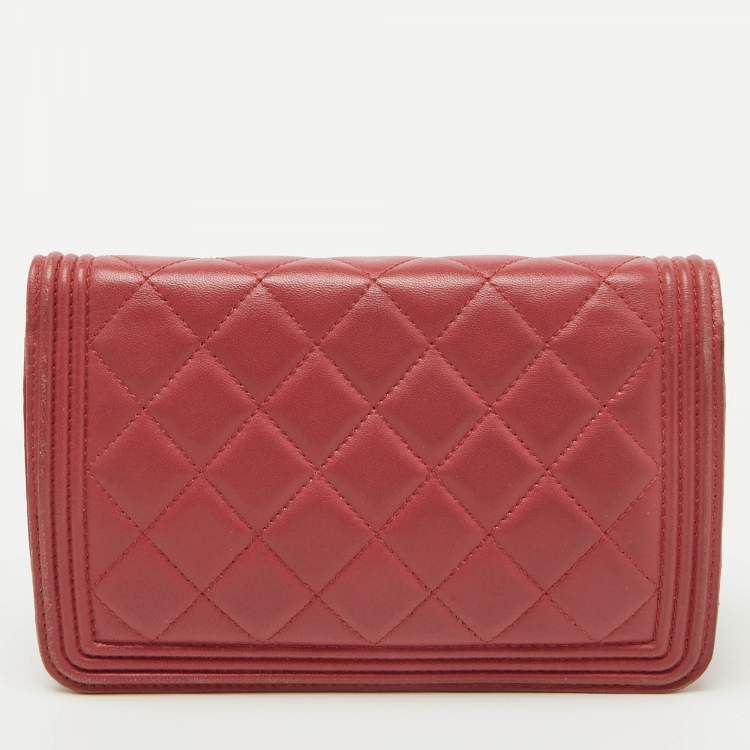 Pre Owned Chanel Coral Pink Quilted Leather Boy Flap Wallet On Chain